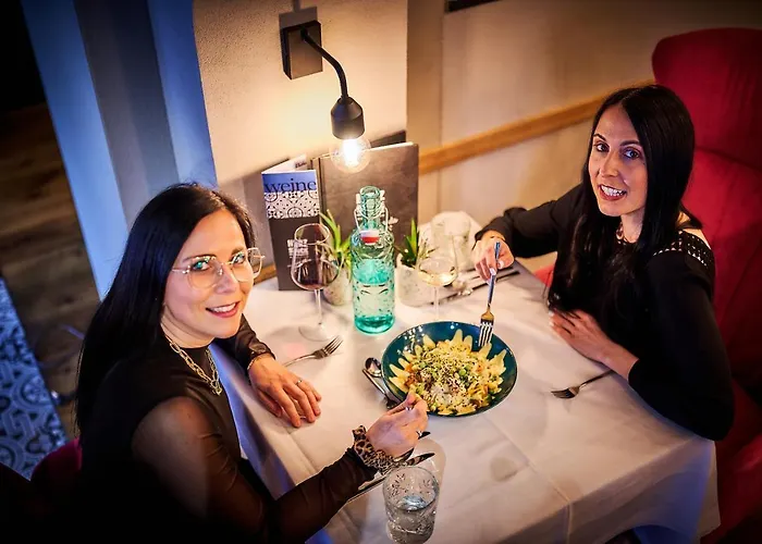 & Restaurant Herzstueck فندق فالدكيرشن