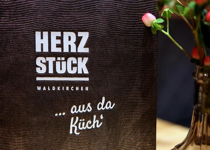 & Restaurant Herzstueck فندق فالدكيرشن