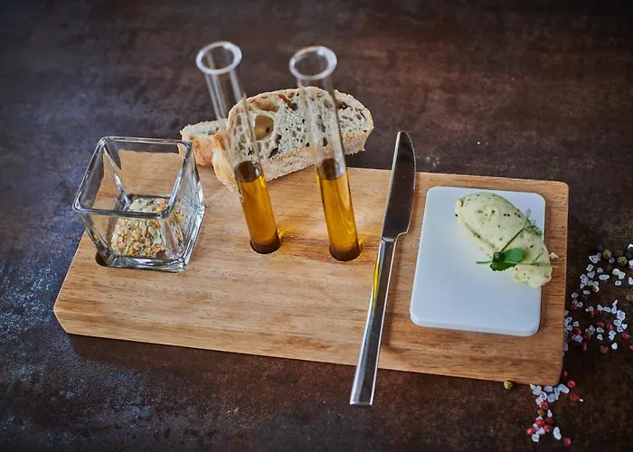 & Restaurant Herzstueck فندق 4*