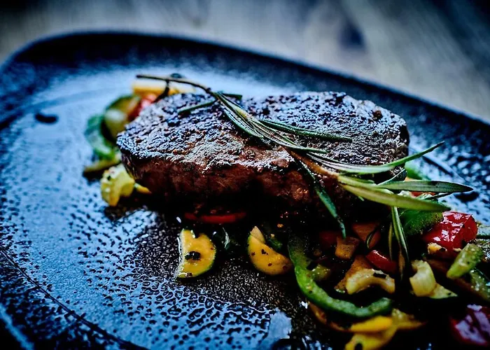 & Restaurant Herzstueck فندق فالدكيرشن