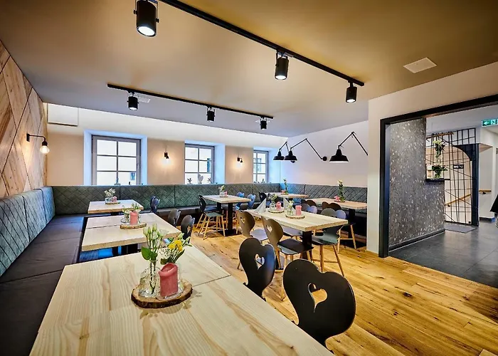 & Restaurant Herzstueck فندق 4*