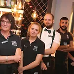 & Restaurant Herzstueck מלון