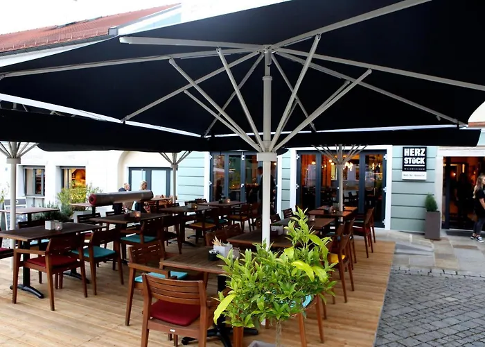 & Restaurant Herzstueck מלון